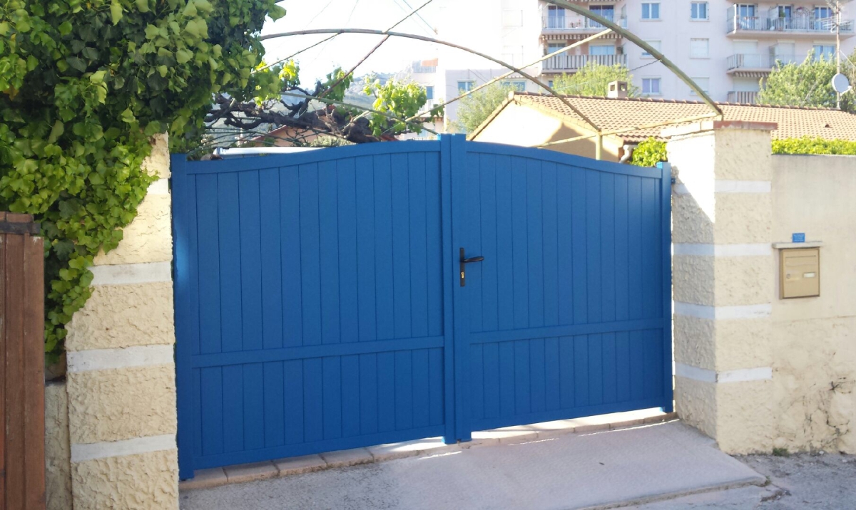 mareuil portail bleu