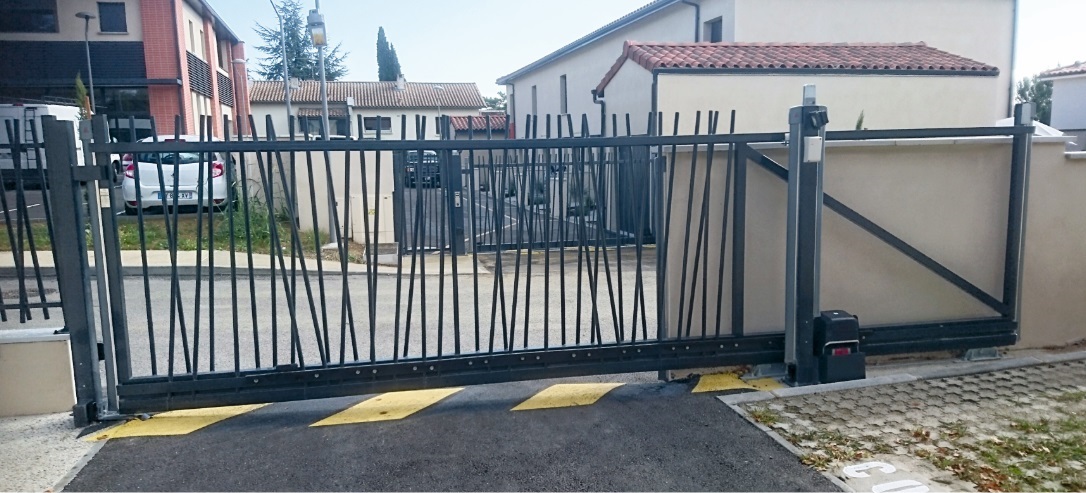 A45 - CANISSE Nº1 - PORTAIL AUTOPORTANT